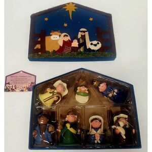 Nativity Ornament Handcraft Creche Display 7 Dough Figurines Felt Stable Manger